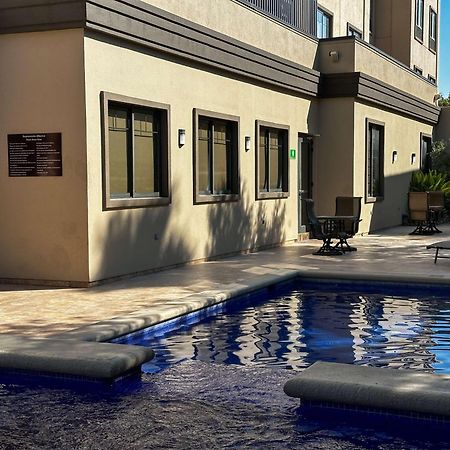 Best Western Premier Monterrey Aeropuerto Apodaca Zewnętrze zdjęcie The pool at the hotel