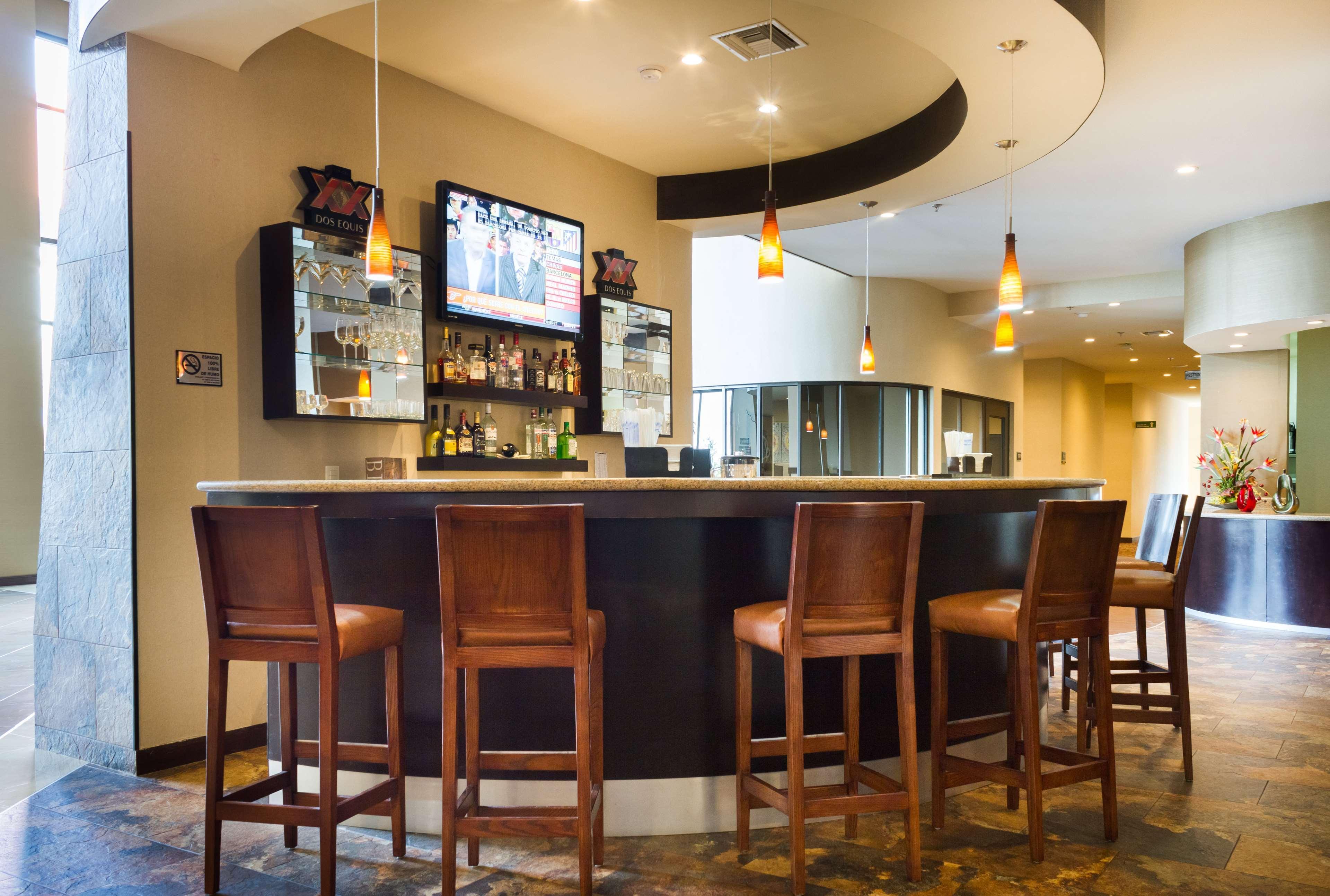 Best Western Premier Monterrey Aeropuerto Apodaca Zewnętrze zdjęcie The bar at the Westin