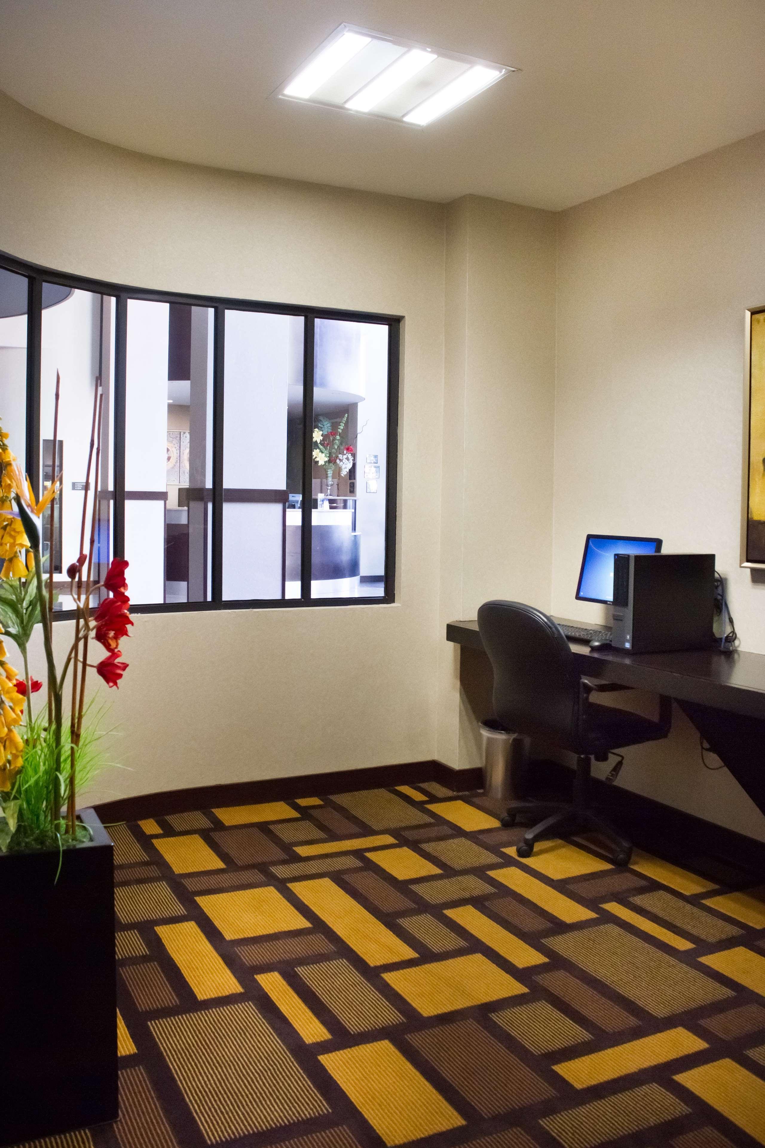 Best Western Premier Monterrey Aeropuerto Apodaca Zewnętrze zdjęcie Business center at the Hilton Garden Inn
