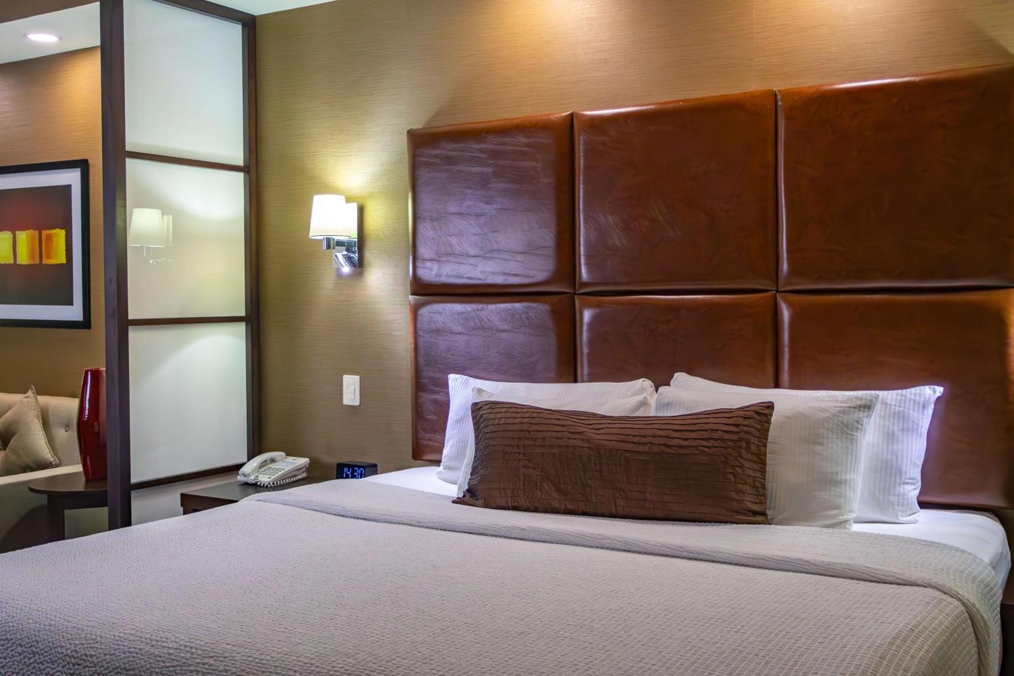 Best Western Premier Monterrey Aeropuerto Apodaca Zewnętrze zdjęcie A typical bedroom at the Residence Inn