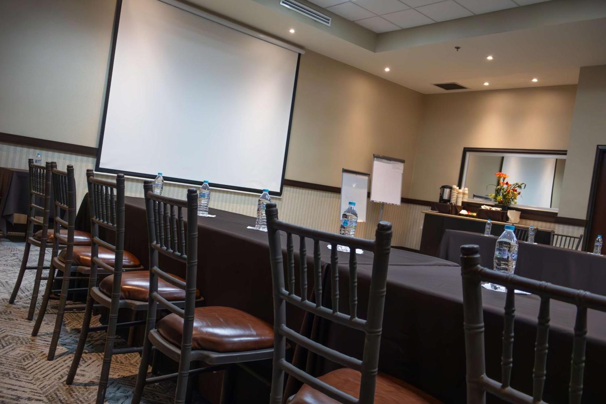 Best Western Premier Monterrey Aeropuerto Apodaca Zewnętrze zdjęcie A meeting room at the hotel