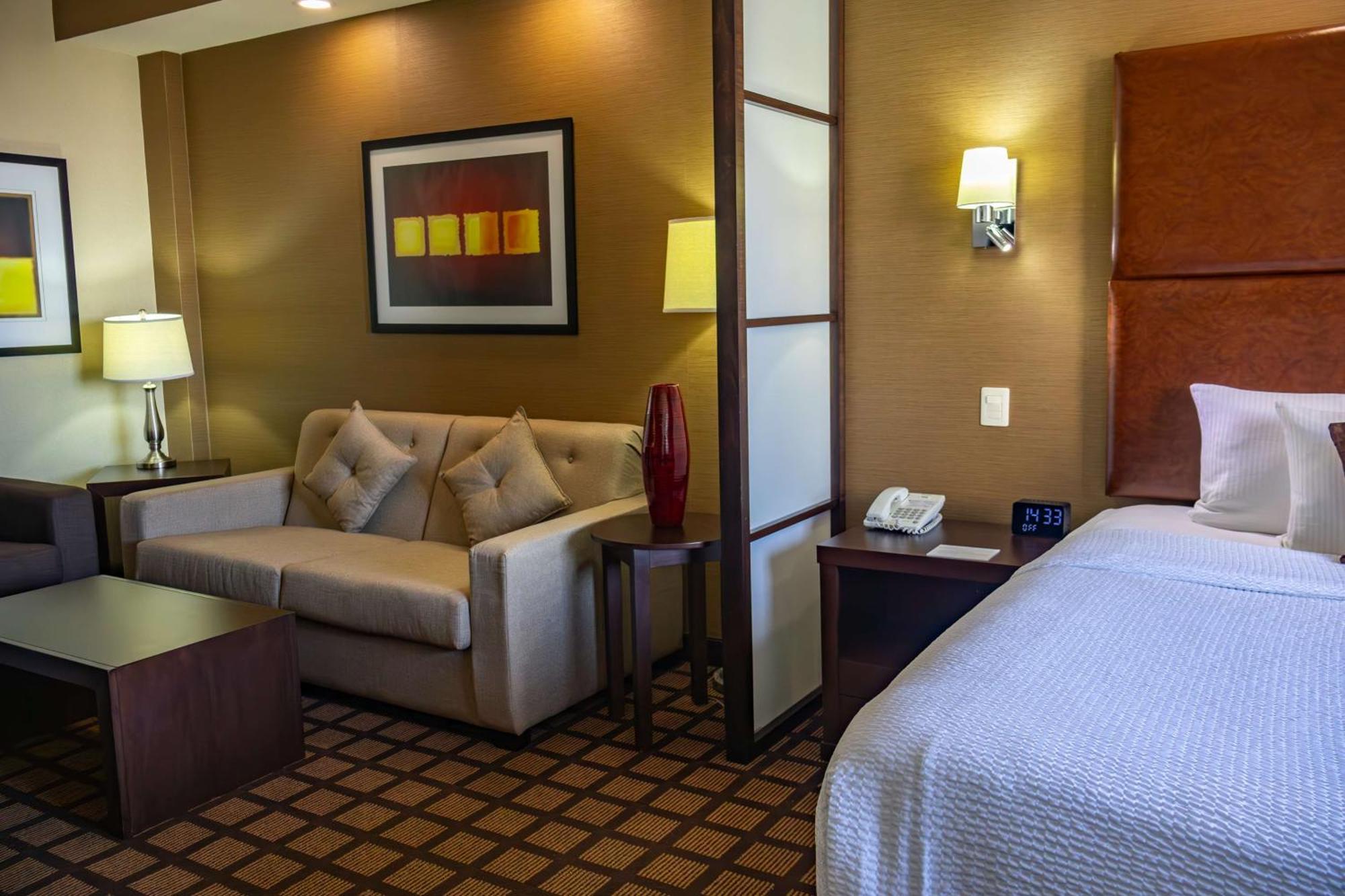 Best Western Premier Monterrey Aeropuerto Apodaca Zewnętrze zdjęcie A typical hotel room at the Residence Inn