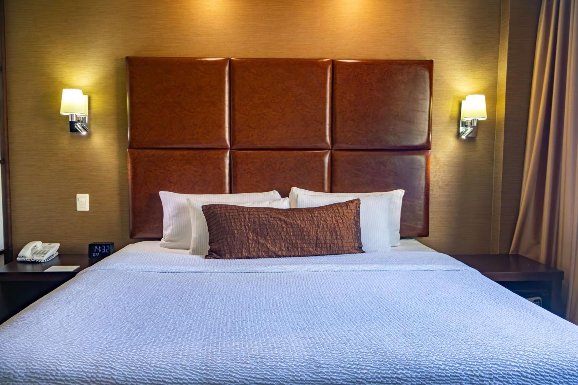 Best Western Premier Monterrey Aeropuerto Apodaca Zewnętrze zdjęcie A bed