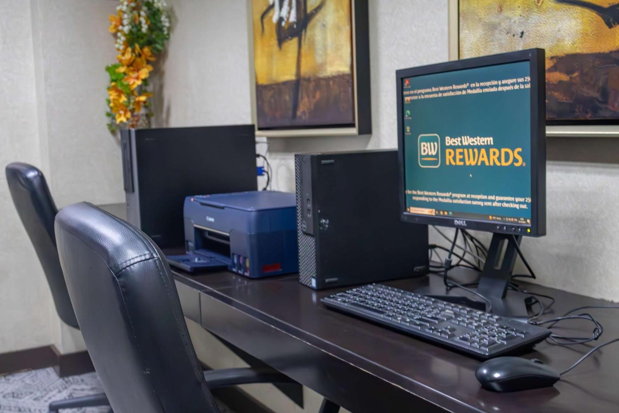 Best Western Premier Monterrey Aeropuerto Apodaca Zewnętrze zdjęcie A computer with a printer