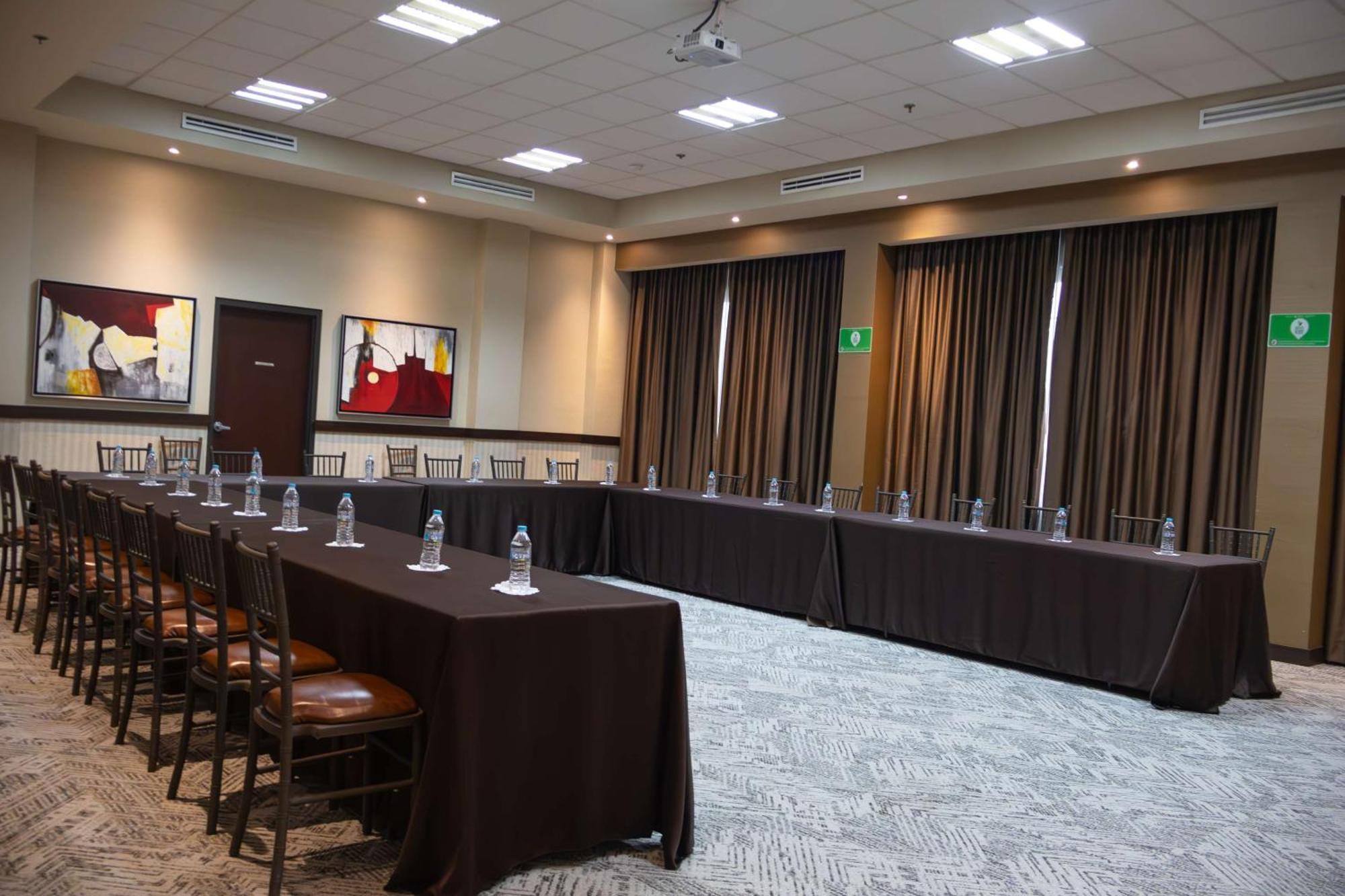 Best Western Premier Monterrey Aeropuerto Apodaca Zewnętrze zdjęcie Meeting room