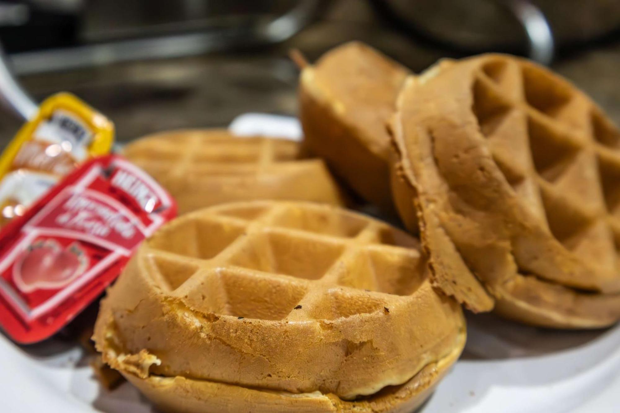 Best Western Premier Monterrey Aeropuerto Apodaca Zewnętrze zdjęcie A waffle sandwich