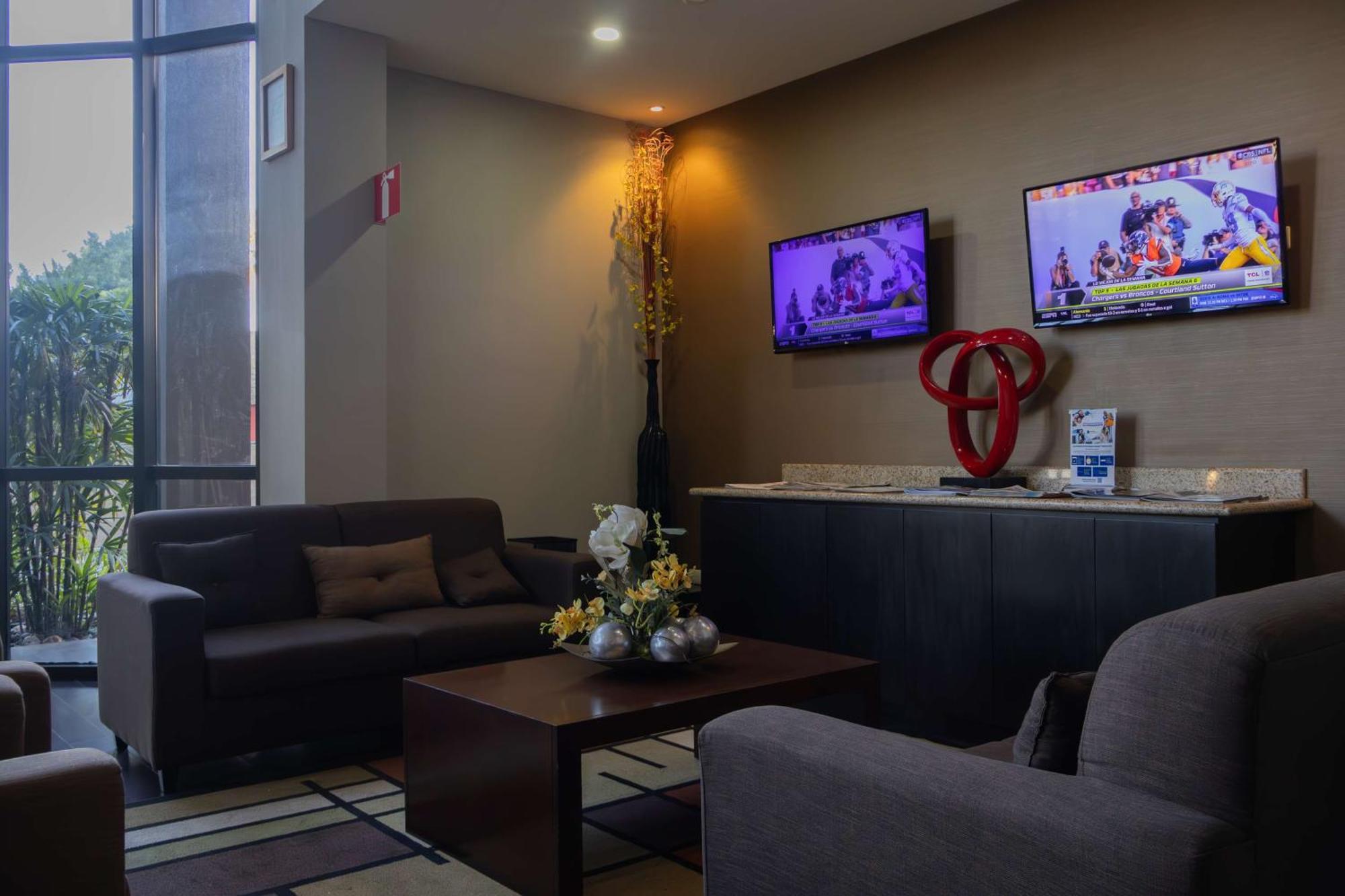 Best Western Premier Monterrey Aeropuerto Apodaca Zewnętrze zdjęcie The lobby of the hotel
