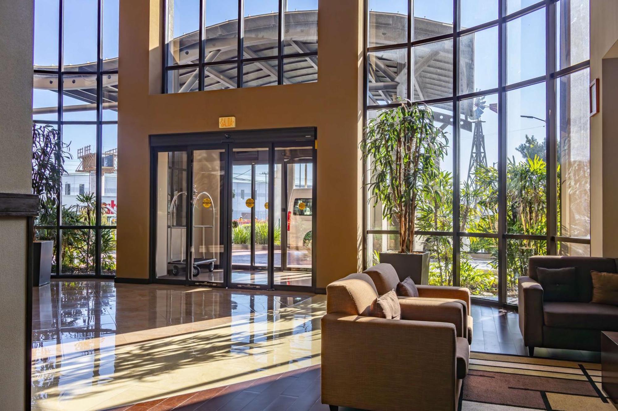 Best Western Premier Monterrey Aeropuerto Apodaca Zewnętrze zdjęcie Lobby