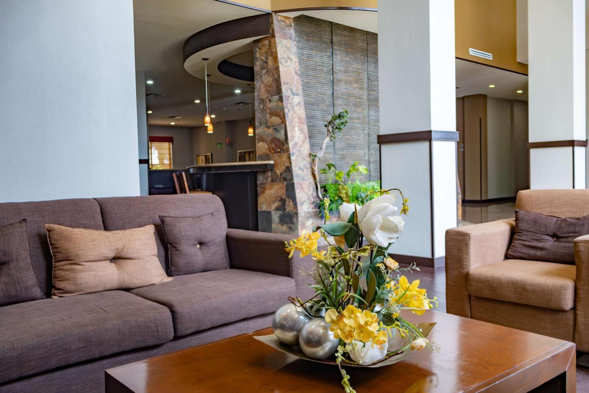 Best Western Premier Monterrey Aeropuerto Apodaca Zewnętrze zdjęcie Lobby