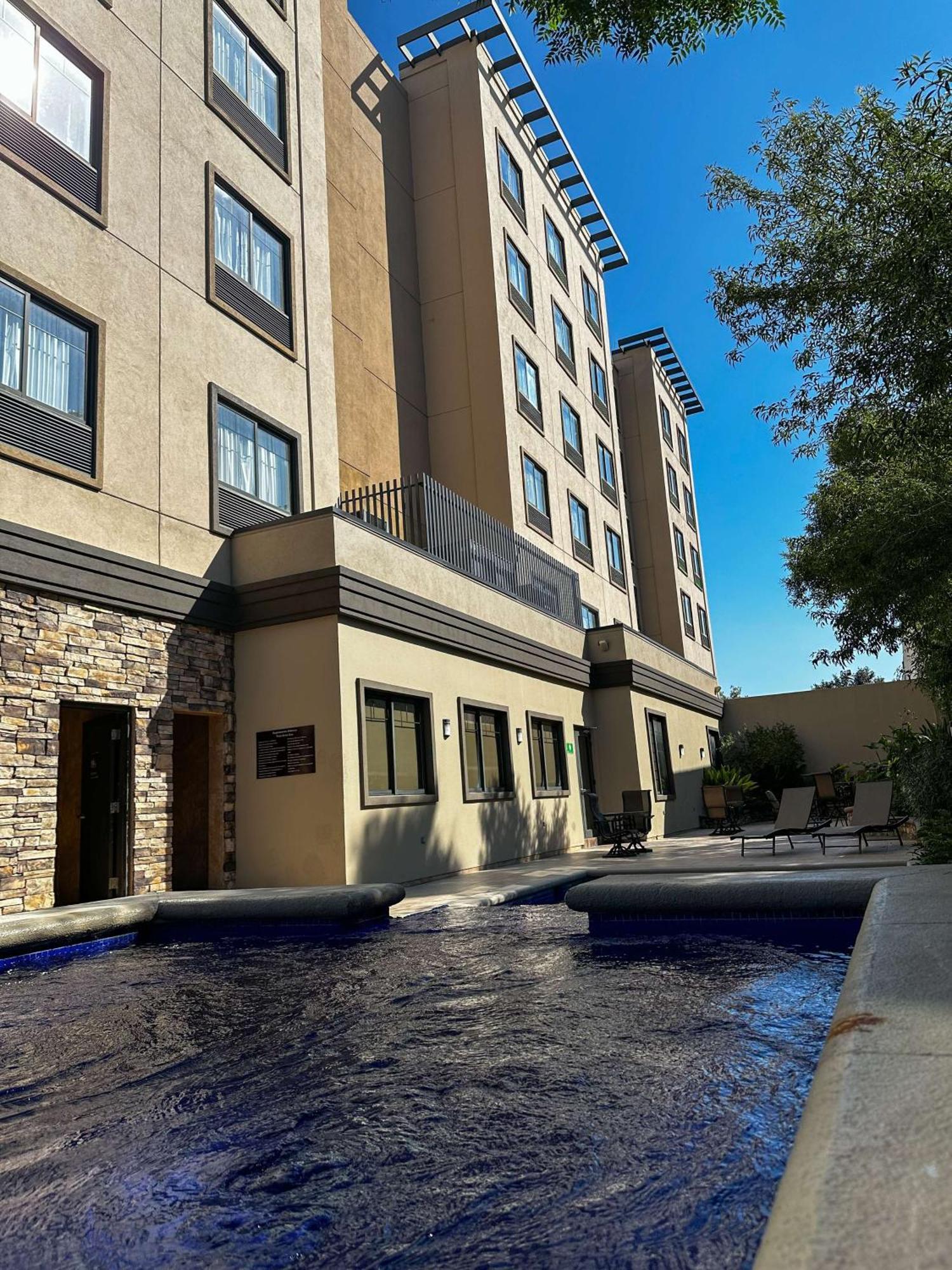 Best Western Premier Monterrey Aeropuerto Apodaca Zewnętrze zdjęcie The hotel's exterior